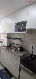 APARTAMENTO 2/4 REFORMADO E SEMI MOBILIADO À VENDA.