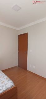 APARTAMENTO 2/4 REFORMADO E SEMI MOBILIADO À VENDA.