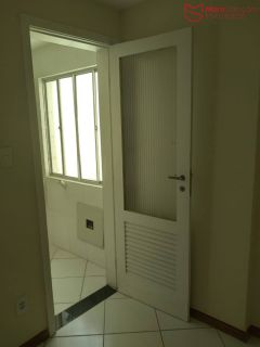 Apartamento para Aluguel em Armação | 3 Quartos com Suíte e Dependência Completa | 90m² | Nascente Total.