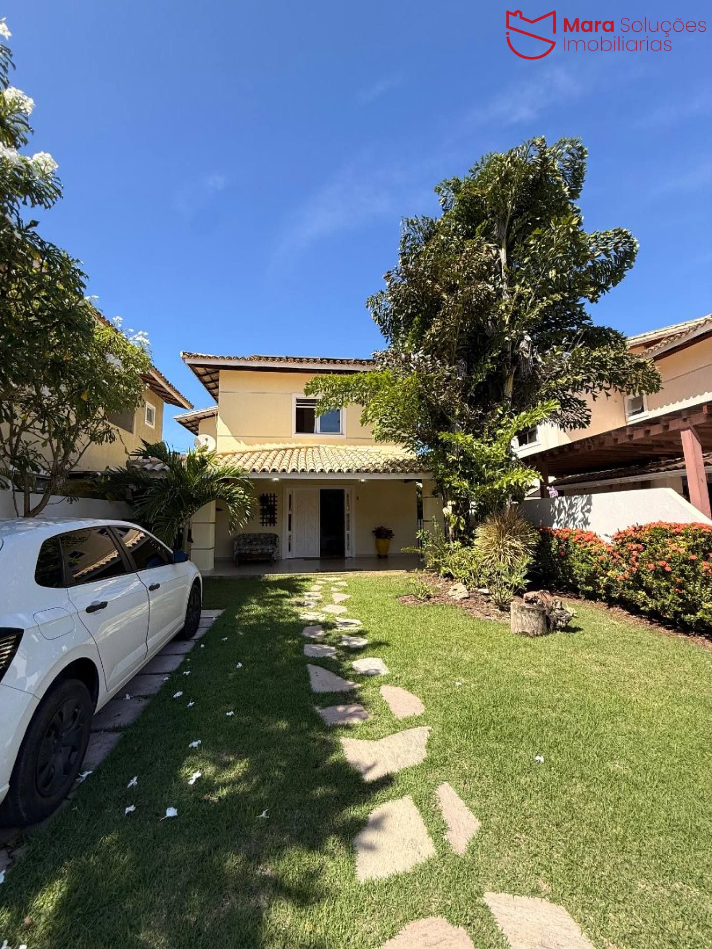 Casa Mobiliada com 5 Quartos para Locação no Condomínio Flor de Lis | Miragem | Energia Solar | Jacuzzi