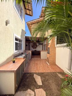 Casa Mobiliada com 5 Quartos para Locação no Condomínio Flor de Lis | Miragem | Energia Solar | Jacuzzi