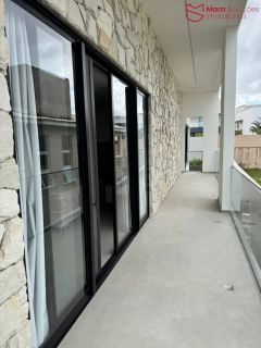 Belíssima casa no Alphaville  Litoral Norte 1 | Rua privilegiada