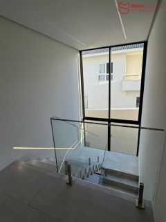 Belíssima casa no Alphaville  Litoral Norte 1 | Rua privilegiada