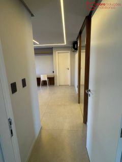 Belíssima casa no Alphaville  Litoral Norte 1 | Rua privilegiada