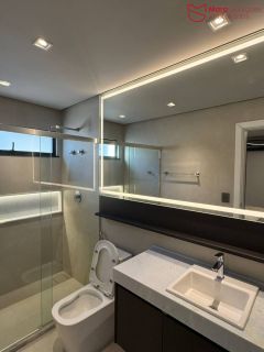 Belíssima casa no Alphaville  Litoral Norte 1 | Rua privilegiada