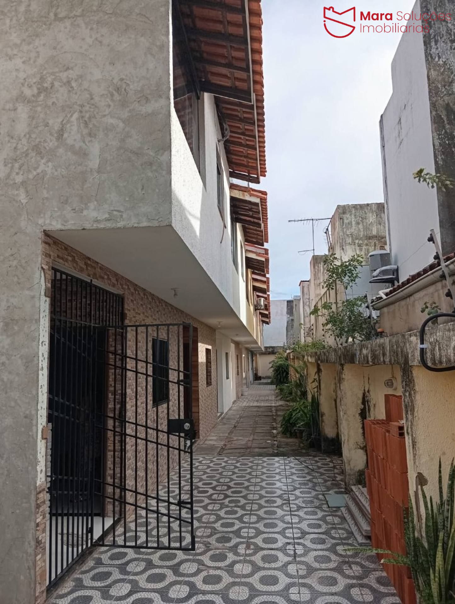 Casa Duplex à Venda no Condomínio Portal de Ipitanga | 2 Suítes | 80 m² | Centro | Lauro de Freitas