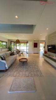 EXCLUSIVIDADE À BEIRA DA LAGOA | R$1.800.000,00 | PORTEIRA FECHADA