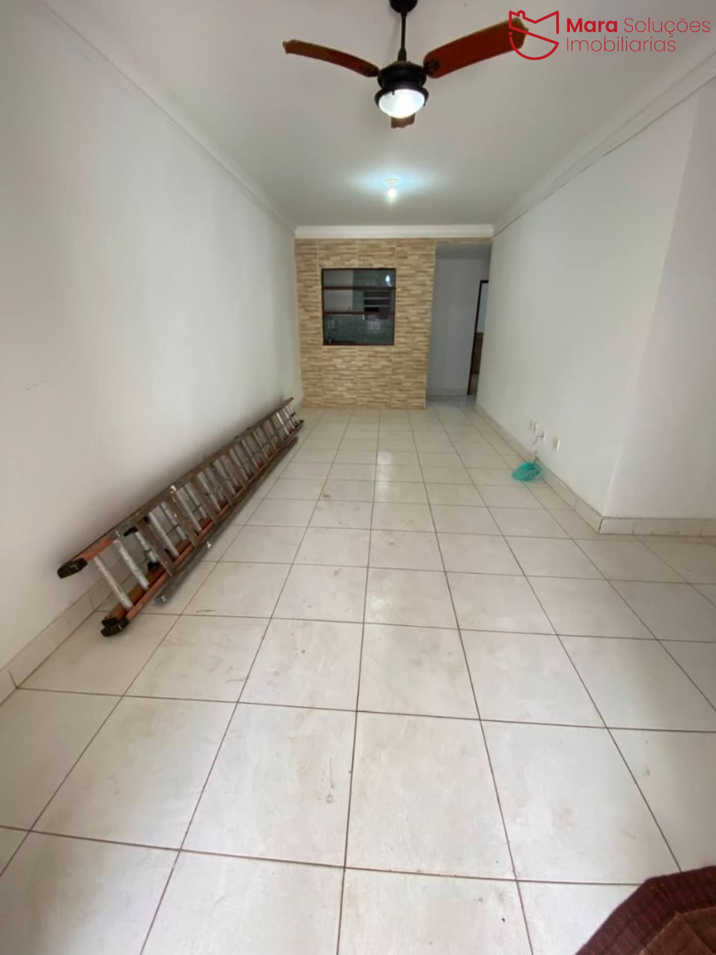 Casa de Rua 3/4 com Suíte, Garagem e Área Ampla