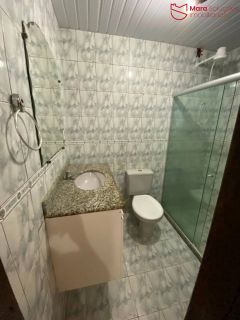 Casa de Rua 3/4 com Suíte, Garagem e Área Ampla