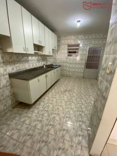 Casa de Rua 3/4 com Suíte, Garagem e Área Ampla