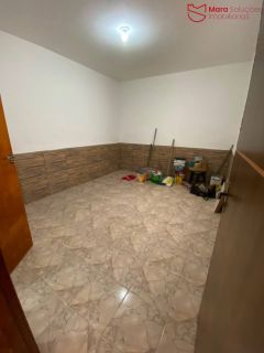 Casa de Rua 3/4 com Suíte, Garagem e Área Ampla