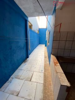 Casa de Rua 3/4 com Suíte, Garagem e Área Ampla