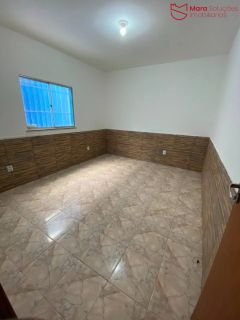 Casa de Rua 3/4 com Suíte, Garagem e Área Ampla