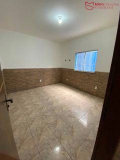 Casa de Rua 3/4 com Suíte, Garagem e Área Ampla