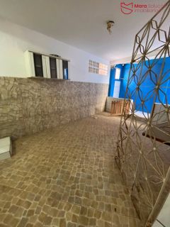 Casa de Rua 3/4 com Suíte, Garagem e Área Ampla