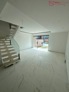 Casa Duplex com 4 Quartos em Condomínio Fechado no Recreio Ipitanga | 102 m² | A 800 m da Estrada do Coco