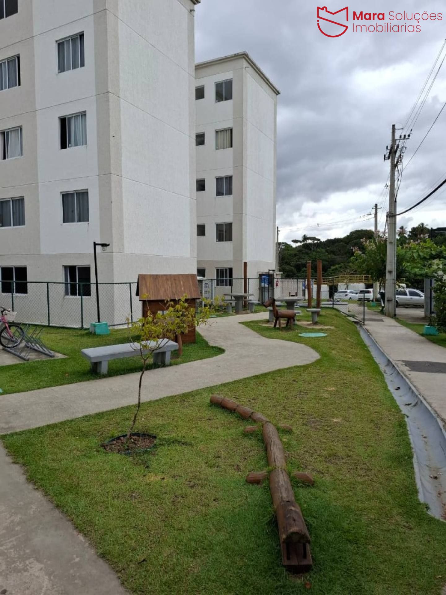 Apartamento 2/4 , sala ,cozinha, banheiro e área de serviço, pronto!!
