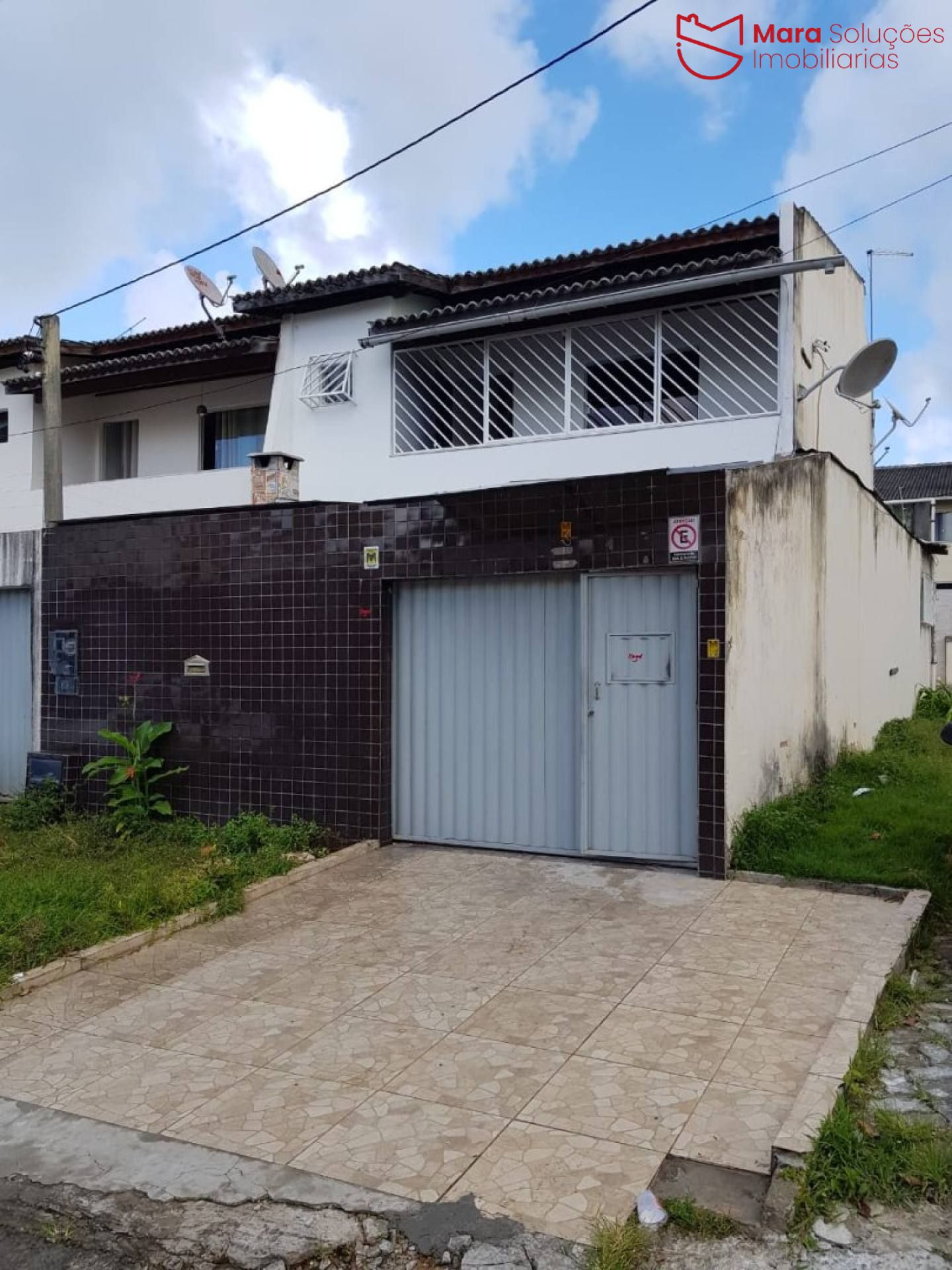 Casa 3 Quartos com Suíte em Buraquinho | Entrada de Buraquinho | Rua Pública | 173 m² | 2 Vagas