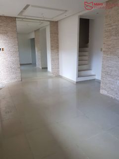 Casa 3 Quartos com Suíte em Buraquinho | Entrada de Buraquinho | Rua Pública | 173 m² | 2 Vagas