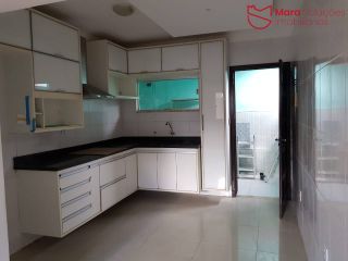 Casa 3 Quartos com Suíte em Buraquinho | Entrada de Buraquinho | Rua Pública | 173 m² | 2 Vagas