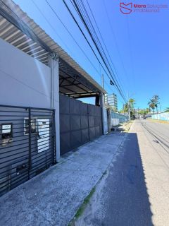 Galpão na transversal da Avenida Luiz Tarquínio