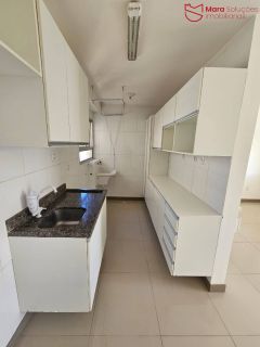 Apartamento de 2 /4, sendo 1 suíte, na via principal de Buraqinho.