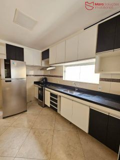 Casa individual de rua, com 4/4 próximo ao OUTLET PREMIUM