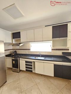 Casa individual de rua, com 4/4 próximo ao OUTLET PREMIUM