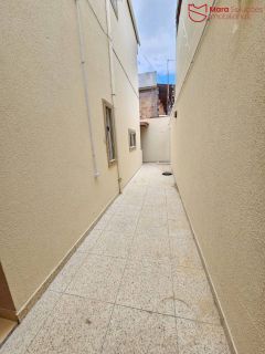 Casa individual de rua, com 4/4 próximo ao OUTLET PREMIUM