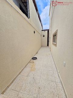 Casa individual de rua, com 4/4 próximo ao OUTLET PREMIUM