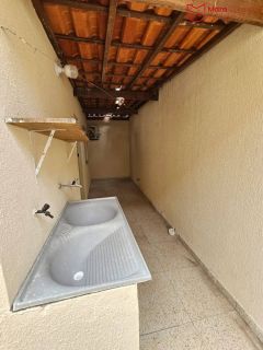 Casa individual de rua, com 4/4 próximo ao OUTLET PREMIUM