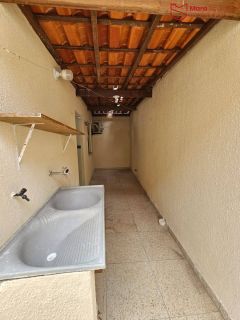 Casa individual de rua, com 4/4 próximo ao OUTLET PREMIUM