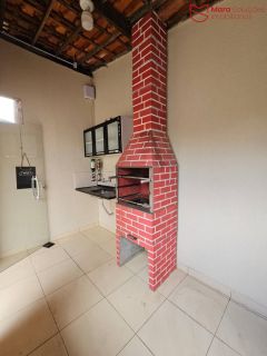 Casa individual de rua, com 4/4 próximo ao OUTLET PREMIUM