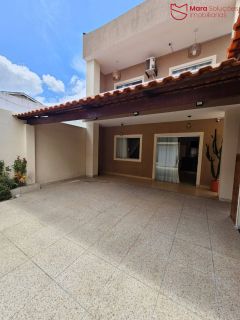 Casa individual de rua, com 4/4 próximo ao OUTLET PREMIUM