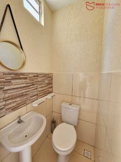 Casa individual de rua, com 4/4 próximo ao OUTLET PREMIUM