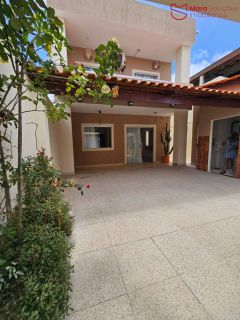 Casa individual de rua, com 4/4 próximo ao OUTLET PREMIUM