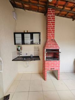 Casa individual de rua, com 4/4 próximo ao OUTLET PREMIUM