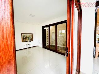 Casa 4 Quartos com 2 Suítes, Piscina e Porteira Fechada em Ipitanga | 180 m² | 2 Minutos da Praia