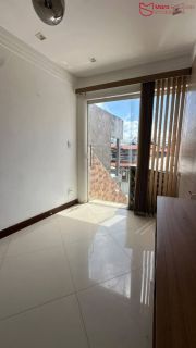 Casa Semi-mobiliada com 2 Suítes e Área Gourmet no Centro de Lauro de Freitas