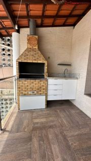 Casa Semi-mobiliada com 2 Suítes e Área Gourmet no Centro de Lauro de Freitas
