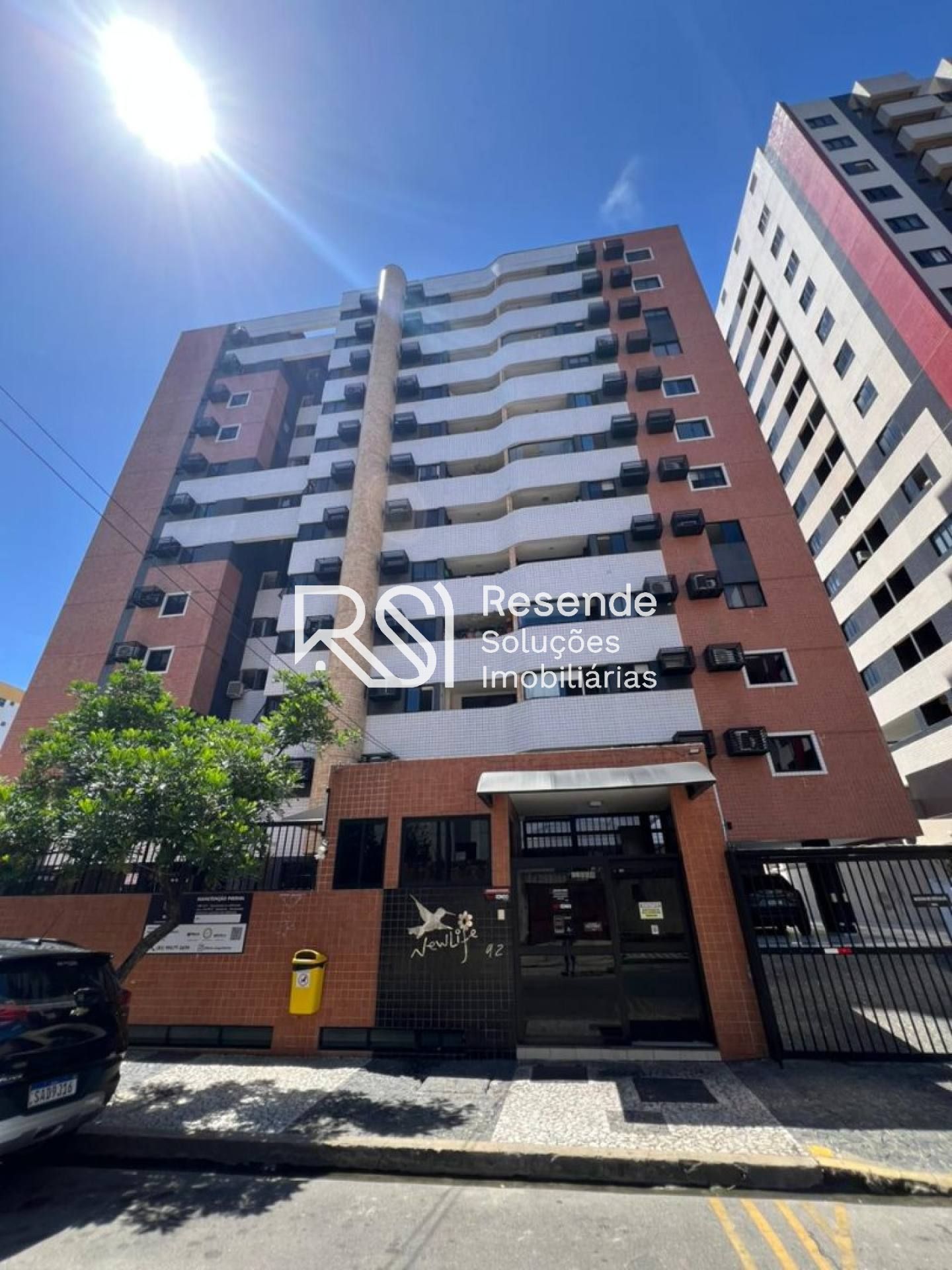 Edifício Residencial Para Vender com 3 quartos 2 suítes no bairro ponta verde em Maceió