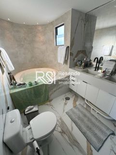 Cobertura Para Vender com 5 quartos 5 suítes no bairro ponta verde em Maceió