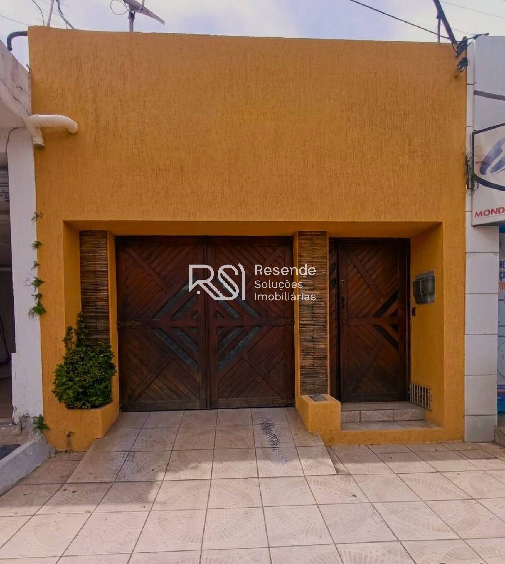 Casa Para Vender com 3 quartos 1 suítes no bairro Farol em Maceió