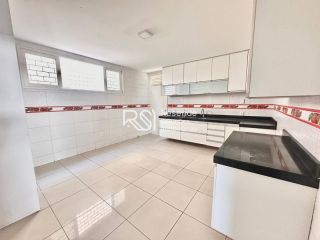 Casa Para Vender com 4 quartos 5 suítes no bairro Gruta de Lourdes em Maceió