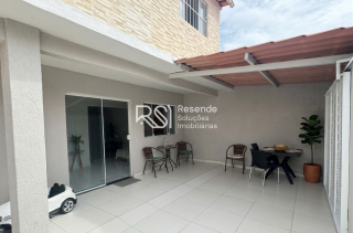 Casa Para Vender com 5 quartos 2 suítes no bairro Poço em Maceió