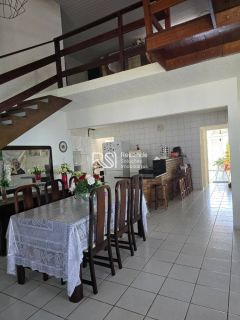 Casa Para Vender com 4 quartos 3 suítes no bairro centro em Barra De São Miguel