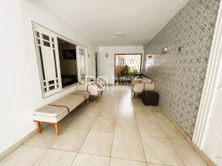 Casa com 3 Suítes  no Farol – Excelente Localização e Espaço para Morar ou Investir