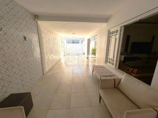 Casa com 3 Suítes  no Farol – Excelente Localização e Espaço para Morar ou Investir
