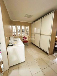 Casa com 3 Suítes  no Farol – Excelente Localização e Espaço para Morar ou Investir