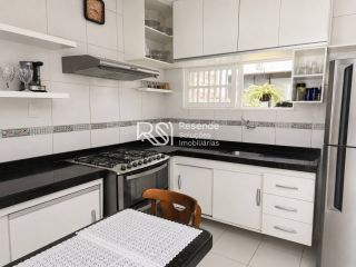Casa com 3 Suítes  no Farol – Excelente Localização e Espaço para Morar ou Investir